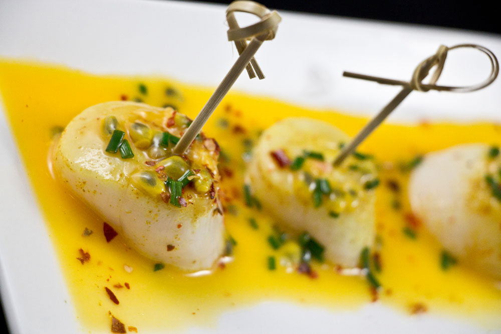 Jakobsmuscheln mit Passionsfruchtsauce