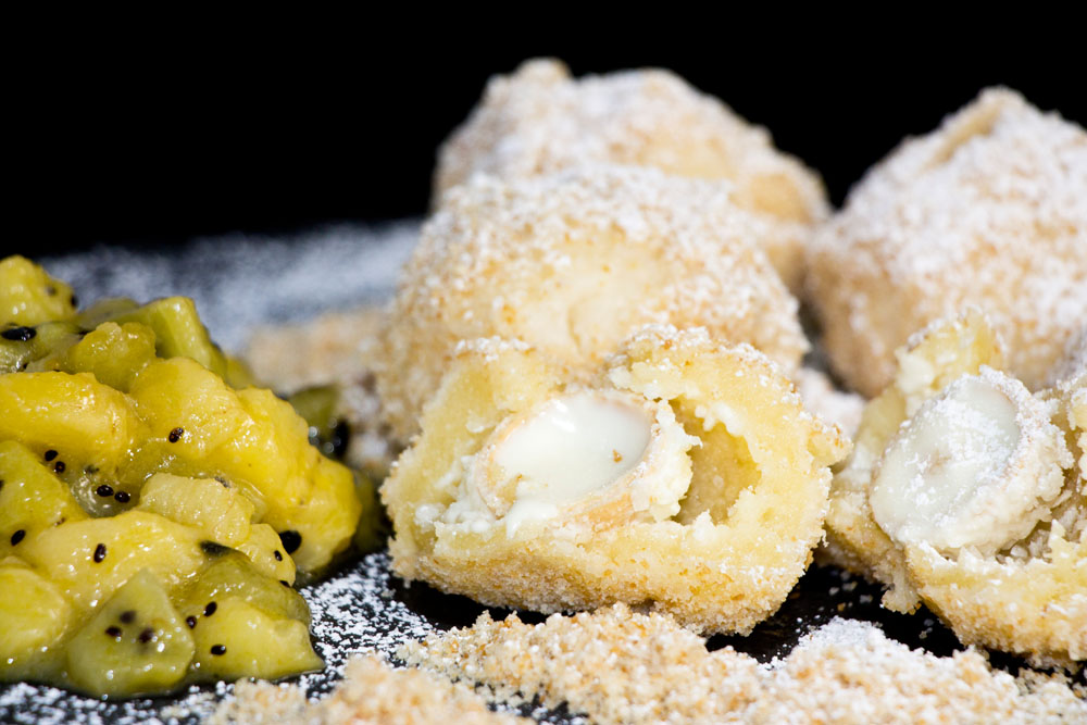 Raffaello Knödel mit Kiwi Chutney